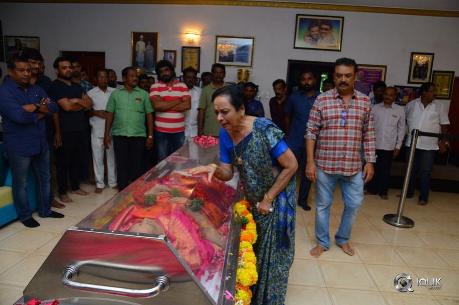 Celebrities-Pay-Homage-to-Vijaya-Nirmala-Garu
